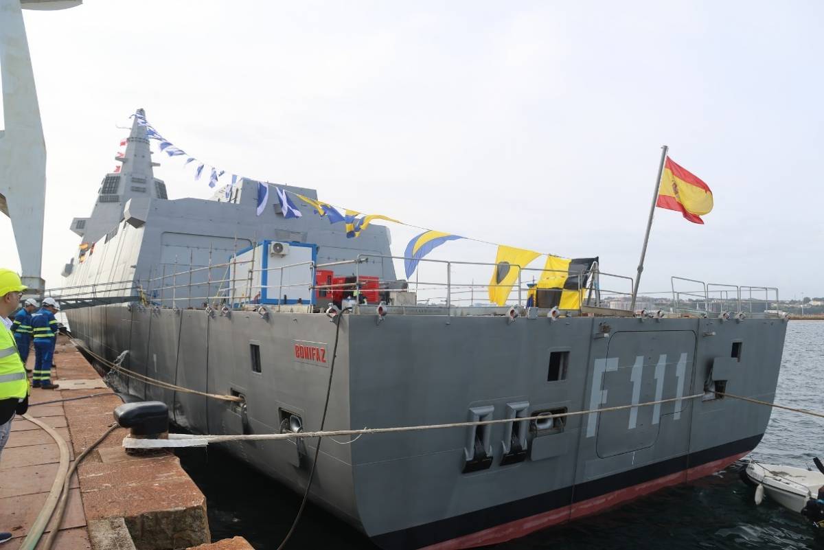Vista de popa de la fragata “Bonifaz” ya a flote, atracada en los muelles de Navantia Ferrol. Vista de popa de la fragata “Bonifaz” ya a flote, atracada en los muelles de Navantia Ferrol.