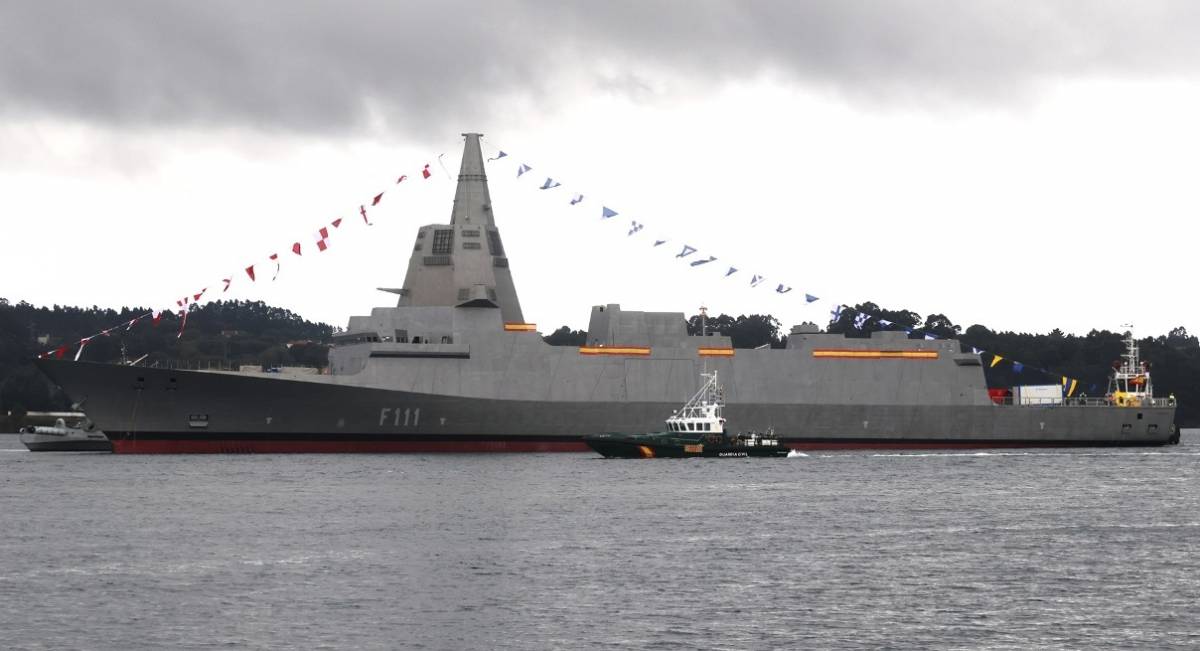 La fragata “Bonifaz” ya a flote, junta a ésta se ve la patrullera “Rio Jallas” de la Guardia Civil, que vigiló desde la Ria de Ferrol. La fragata “Bonifaz” ya a flote, junta a ésta se ve la patrullera “Rio Jallas” de la Guardia Civil, que vigiló desde la Ria de Ferrol.