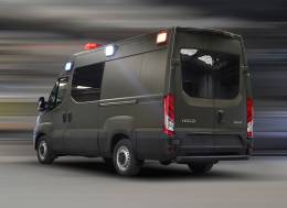 Una ambulancia militar basada en Iveco Daily (Rodrguez Lpez)