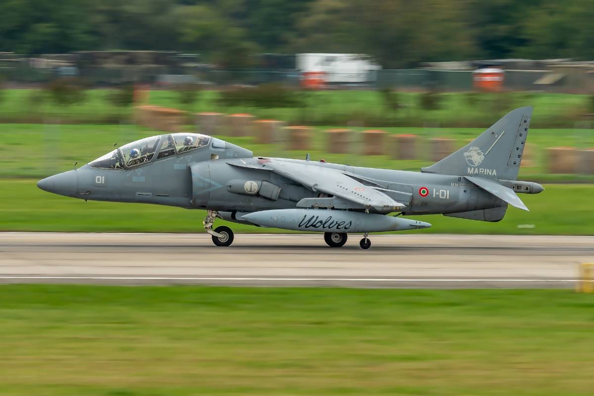 MCDONNELL DOUGLAS TAV-8B HARRIER II. MCDONNELL DOUGLAS TAV-8B HARRIER II.