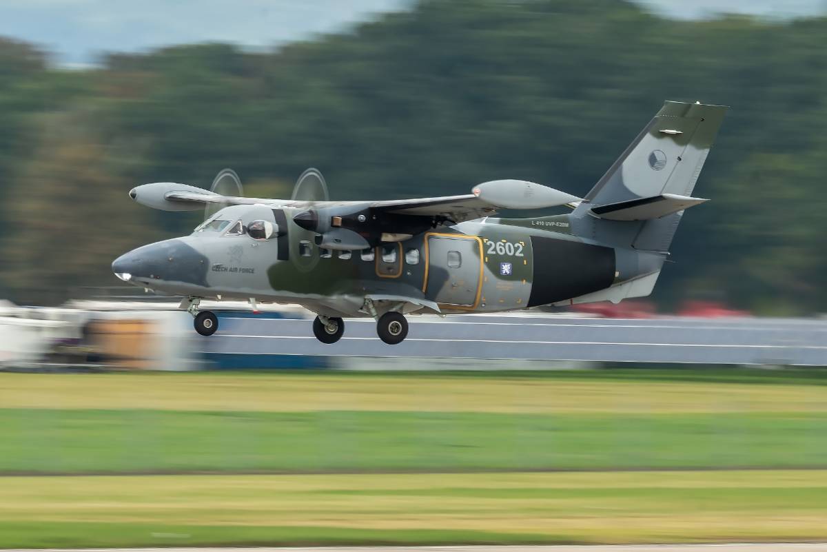 Let L-410UVP Turbolet. Let L-410UVP Turbolet.