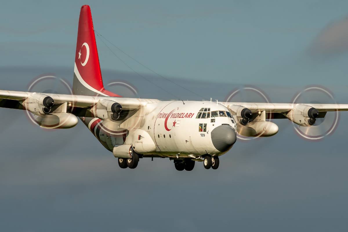Lockheed C-130E Hercules. Lockheed C-130E Hercules.
