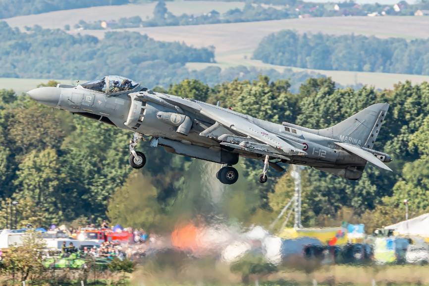 MCDONNELL DOUGLAS AV-8B HARRIER II+.
