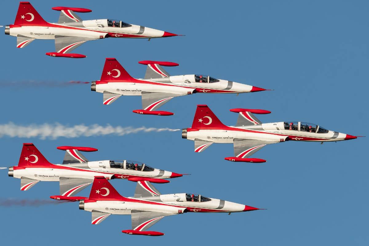 Canadair NF-5B (TURKISH STARS). Canadair NF-5B (TURKISH STARS).