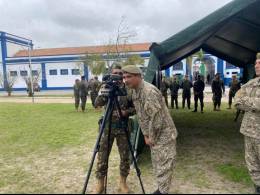 Militares de ambos pa�ses durante el intercambio.