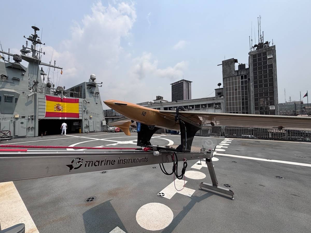 El M5D-Airfox en el sistema de despegue en el BAM Relmpago. (foto: Marine Instruments)