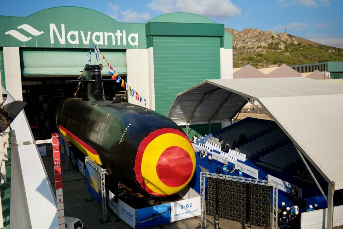 Puesta a flote del nuevo submarino S-82. (foto: Navantia)