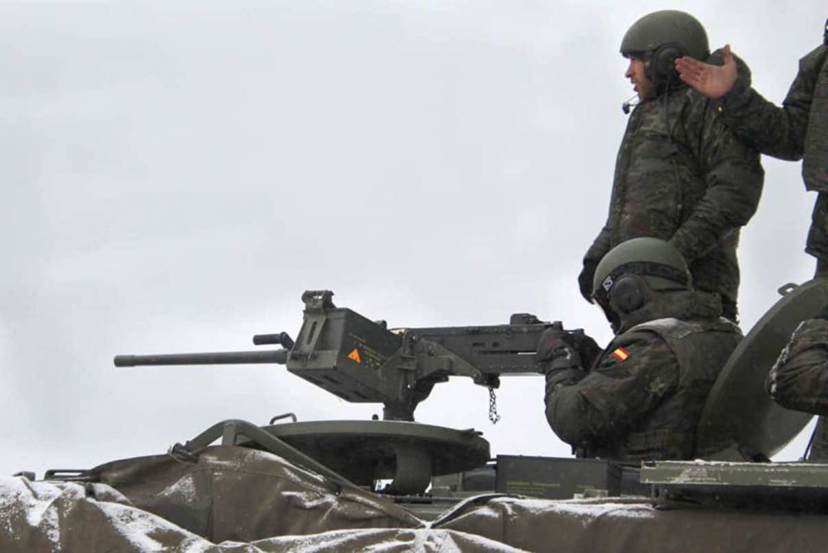 Ametralladora de 12,70 mm. sobre un blindado (Ejército de Tierra) Ametralladora de 12,70 mm. sobre un blindado (Ejército de Tierra)