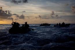 Marines en aproximaci�n a la costa a bordo de botes Zodiac en el marco de los ejercicios militares que realiz� la semana pasada la 22� MUA en Puerto Rico. (Foto: SOUTHCOM)
