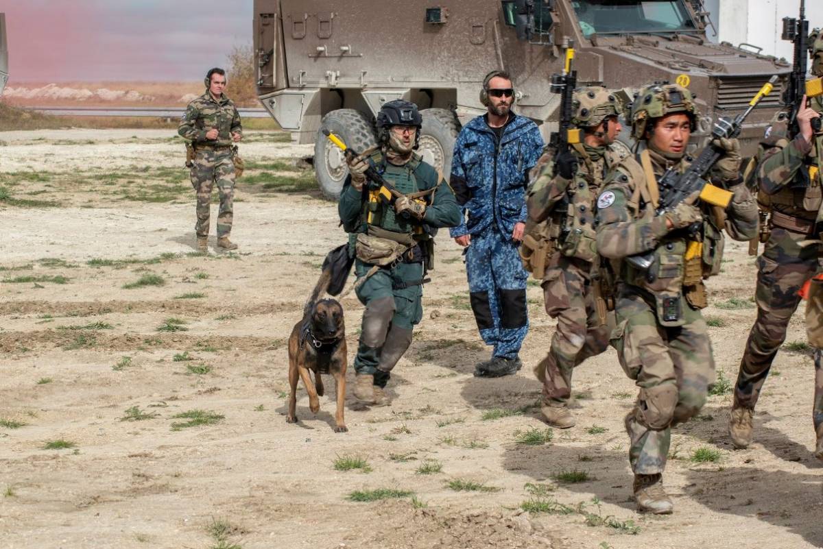La participación de agentes y perros del GAR en ejercicios militares es un impulso favorable a las capacidades de este grupo de élite de la Guardia Civil. (Armée de terre) La participación de agentes y perros del GAR en ejercicios militares es un impulso favorable a las capacidades de este grupo de élite de la Guardia Civil. (Armée de terre)