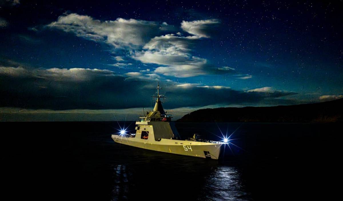 Una extraña y sugerente imagen del OPV en la noche fueguina. Una extraña y sugerente imagen del OPV en la noche fueguina.