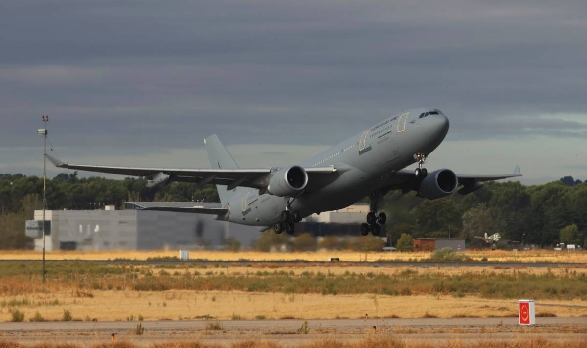 El A330 MRTT del Ala 45 despegando de Torrejón para participar en el desfile. (foto Julio Maiz) El A330 MRTT del Ala 45 despegando de Torrejón para participar en el desfile. (foto Julio Maiz)