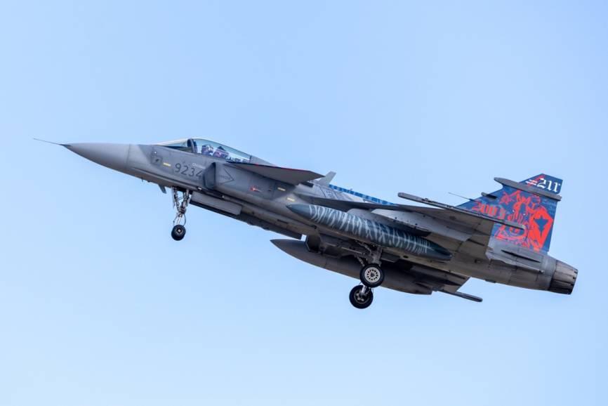 Los checos llevaron sus Saab JAS-39C/D Gripen, entre ellos este especialmente pintado. (Foto FAP)