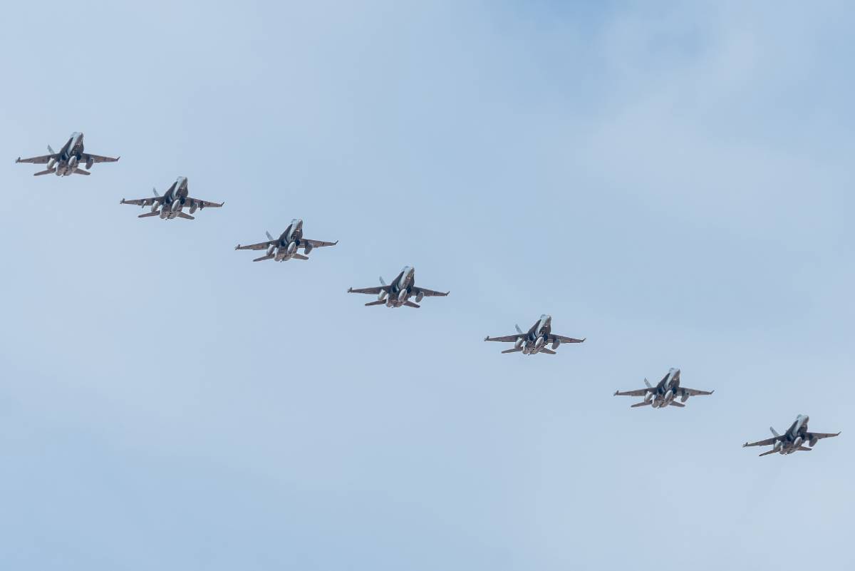 Formación F18 ALA15 llegando a LPA (Foto: Nestor Trujillo). Formación F18 ALA15 llegando a LPA (Foto: Nestor Trujillo).