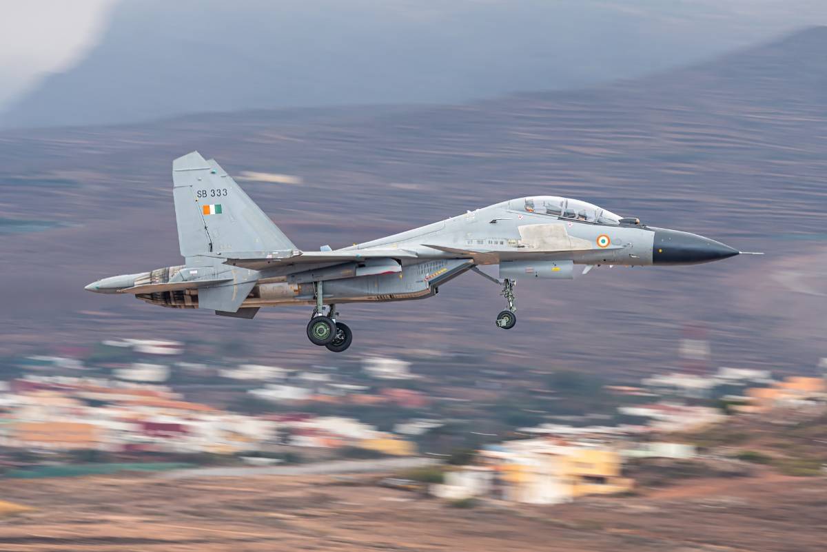 SB333 India - Air Force Sukhoi Su-30MKI llegando a Las Palmas (Foto: Nestor Trujillo) SB333 India - Air Force Sukhoi Su-30MKI llegando a Las Palmas (Foto: Nestor Trujillo)