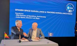 Firma de contratos. (foto: Indra Group)