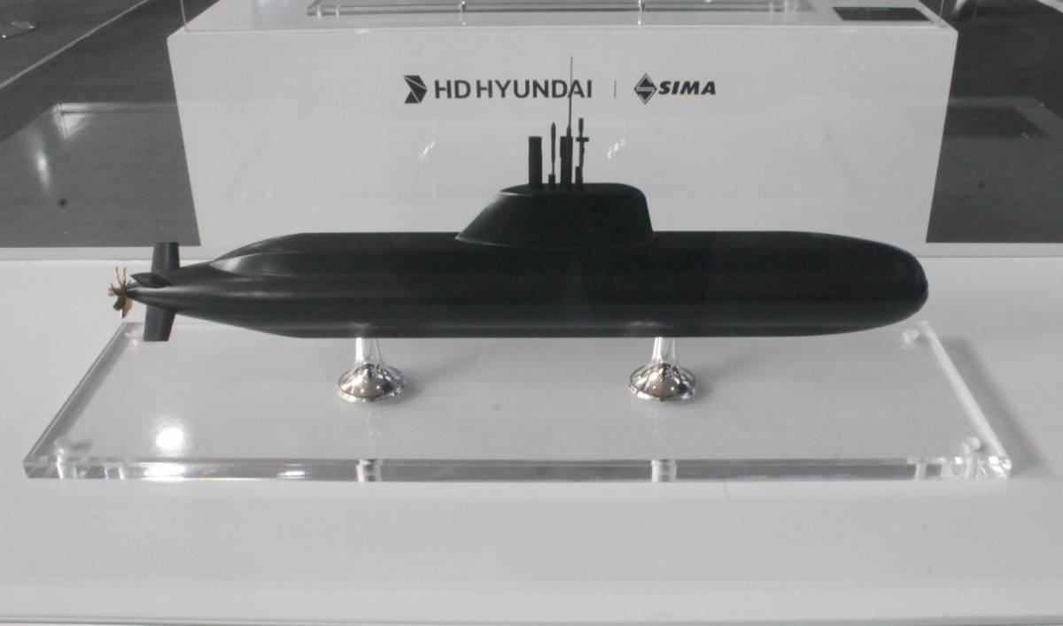 Maqueta del submarino HDS-1500 de Hyundai para la Marina de Guerra del Perú. Maqueta del submarino HDS-1500 de Hyundai para la Marina de Guerra del Perú.