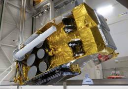 Preparacin del satlite antes del lanzamiento. (foto: Airbus)