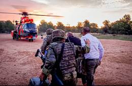Simulacro de evacuacin con un helicptero Cougar. (foto: Ejrcito de Tierra)