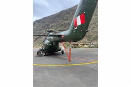 Impactos de los fragmentos de la malla de seguridad en el fuselaje del helicptero Mi-17-1B Hip H.