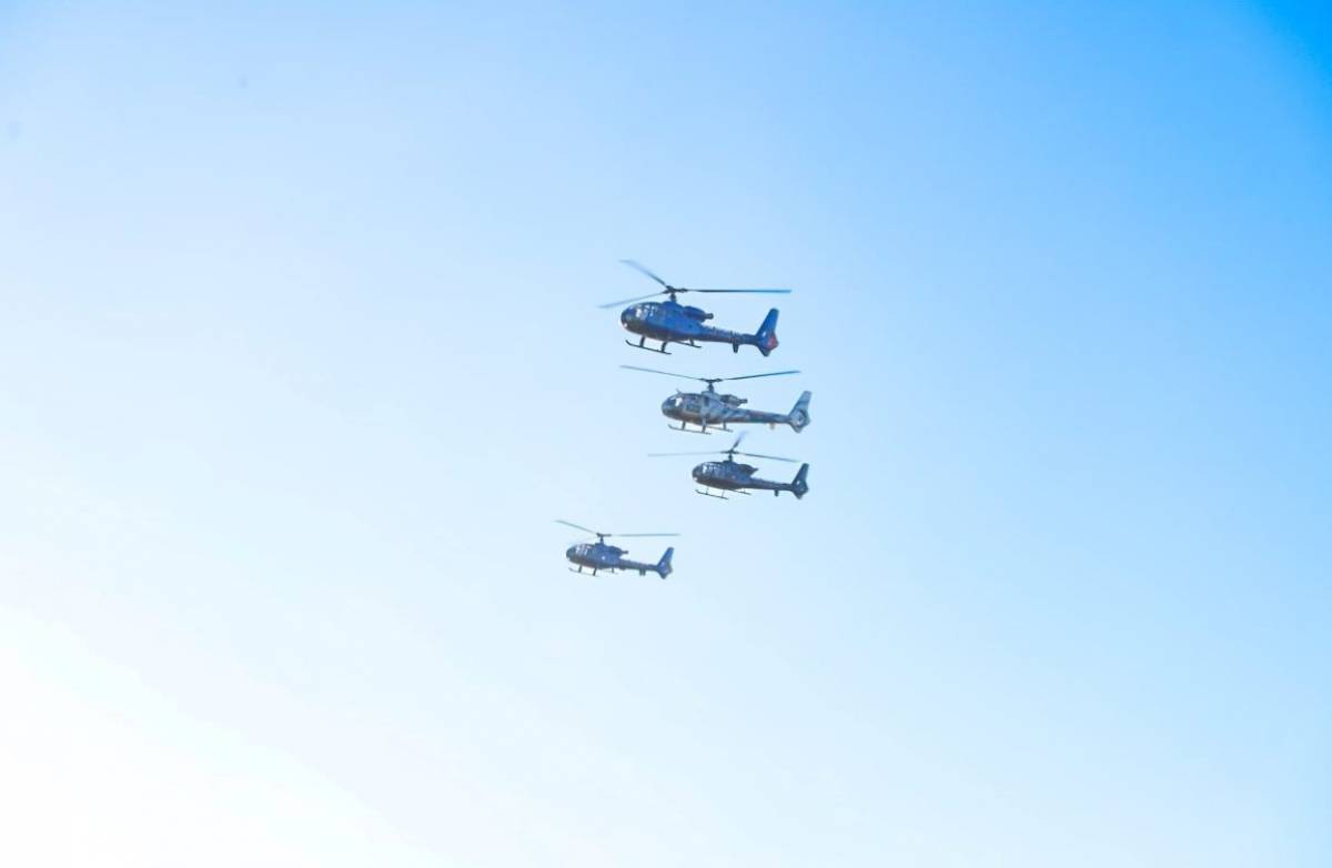 Cuatro helicópteros Gazelle volando juntos. Cuatro helicópteros Gazelle volando juntos.