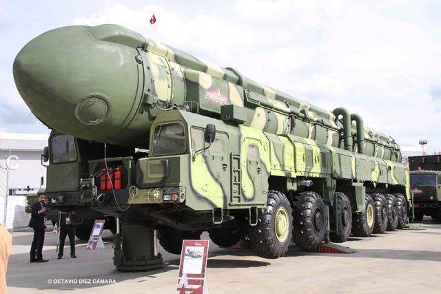 Lanzadores mviles rusos para misiles nucleares balsticos intercontinentales (Octavio Dez Cmara)