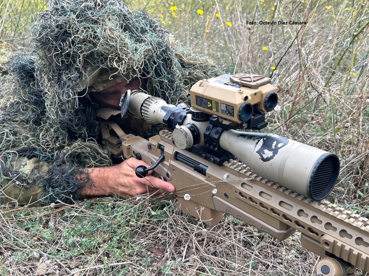 Nuevos equipos técnicos y tecnológicos mejoran las capacidades de los tiradores de precisión del Batallón Badajoz I/62 del Ejército de Tierra. (Octavio Díez Cámara) Nuevos equipos técnicos y tecnológicos mejoran las capacidades de los tiradores de precisión del Batallón Badajoz I/62 del Ejército de Tierra. (Octavio Díez Cámara)
