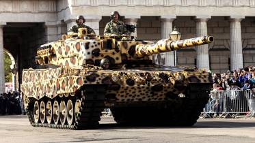 Ejército austriaco mostró uno de sus carros de combate Leopard 2A4 con un vistoso camuflaje. (Bundesheer)