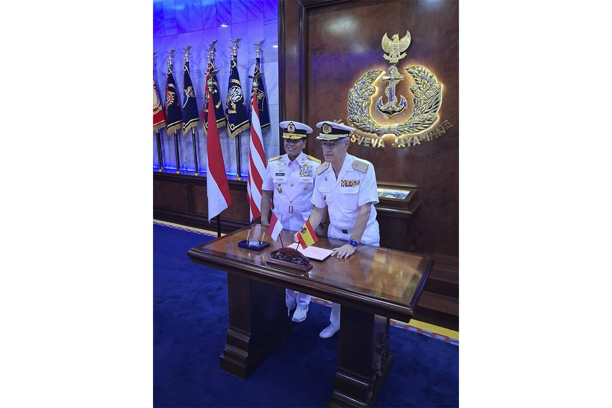 El AJEMA en el encuentro con su homólogo en Indonesia. (foto: Armada) El AJEMA en el encuentro con su homólogo en Indonesia. (foto: Armada)