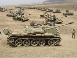 Un grupo de carros de combate del Ejrcito del Per durante unas maniobras.