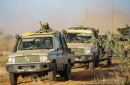 Un convoy de vehculos armados en el Sahel.