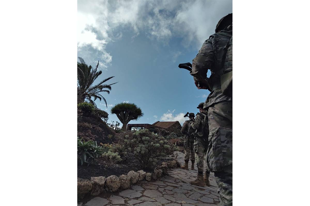 Despliegue de militares del GT Canarias en El Hierro. (foto: Ejército de Tierra) Despliegue de militares del GT Canarias en El Hierro. (foto: Ejército de Tierra)