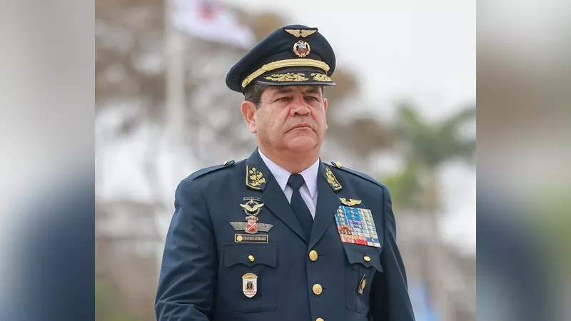 Teniente General Carlos Chavez Cateriano. Teniente General Carlos Chavez Cateriano.