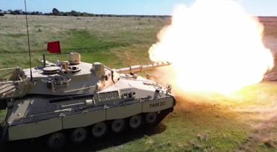 Un carro de combate del Ejrcito Argentino haciendo fuego.