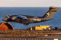 El KC-390 Millenium demostrador aterrizando en Gando. (foto Antonio Rodriguez Santana) 