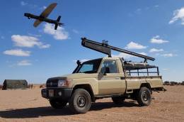 Lanzamiento de un dron con el apoyo de un vehculo.