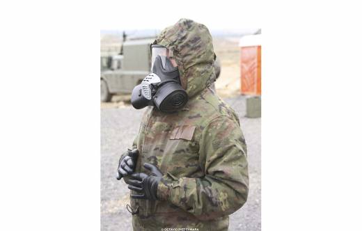 Los nuevos trajes de proteccin NBQ para el Ejrcito de Tierra ya son una realidad y con ellos se adiestran sus militares. (Octavio Dez Cmara) 
