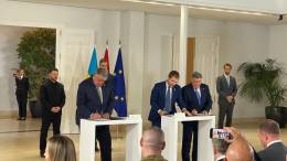 Firma del acuerdo. (foto: EM&E Group)