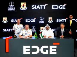 Firma del contrato durante el Dubai Air Show 2025.