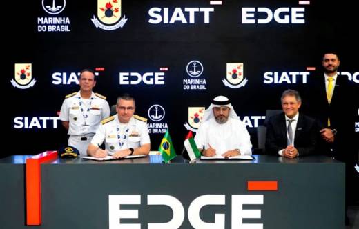 Firma del contrato durante el Dubai Air Show 2025.