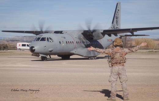 Un C295 del Ala 35 del Ejrcito del Aire y del Espacio en el aerdromo de Ablitas. (foto: Esteban Maiza)