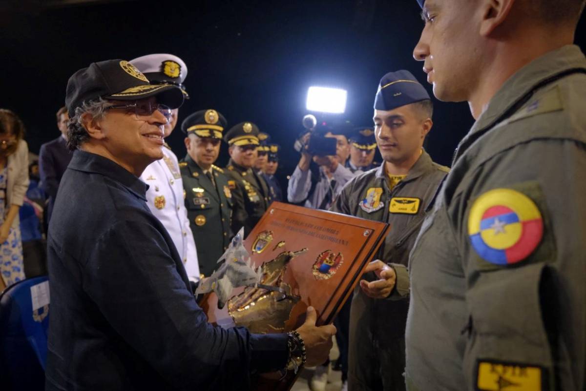 Gustavo Petro, presidente de Colombia el día que anuncio la firma de la adquisición de los aviones Gripen. Gustavo Petro, presidente de Colombia el día que anuncio la firma de la adquisición de los aviones Gripen.