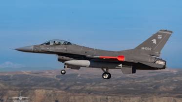  F-16 de la Fuerza Area Argentina aterrizando en la base area de Zaragoza. (foto: Christian Beckman)