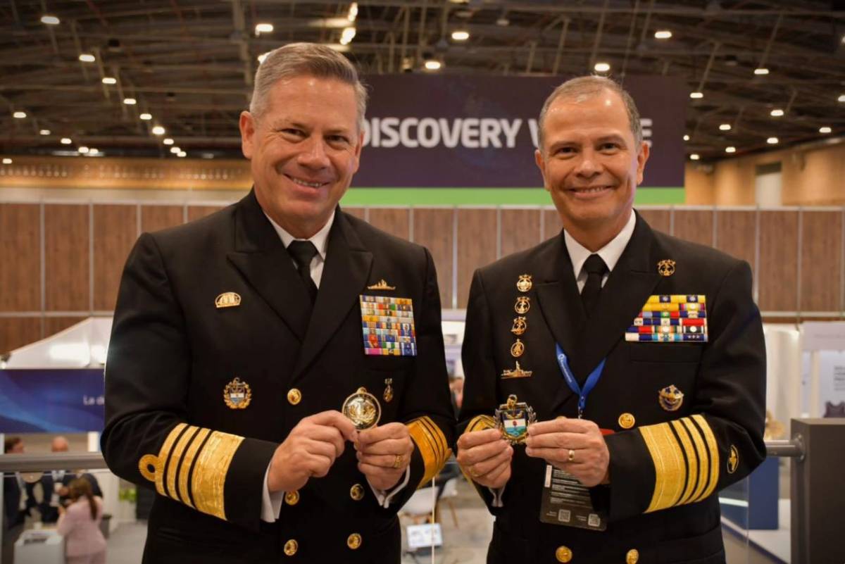 Comandantes de las Armadas de Ecuador y Colombia Comandantes de las Armadas de Ecuador y Colombia