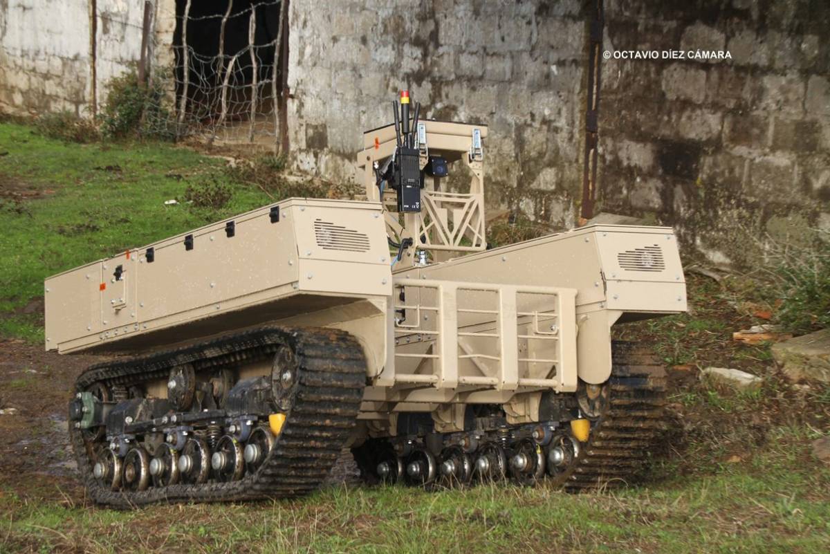 La configuracin del TERMIT, con traccin oruga y su concepto probado en combate, hace de este UGV un activo especialmente interesante para Espaa. (Octavio Dez Cmara)