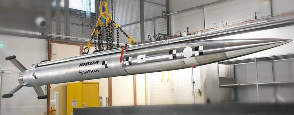 Presentación por primera vez de un ejemplar del cohete de ataque tierra-tierra Thundart. (Foto: MBDA) Presentación por primera vez de un ejemplar del cohete de ataque tierra-tierra Thundart. (Foto: MBDA)