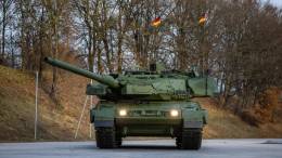 Vista frontal del carro de combate Leopard 2 A8, 257 han sido encargados en firme por el Bundeswehr. (foto Bundeswehr)