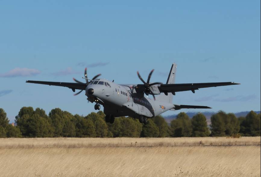 Los transportes tácticos, como este C295 del Ejército del Aire español, realizaron misiones de SLOMO (Slow Mover Protection).