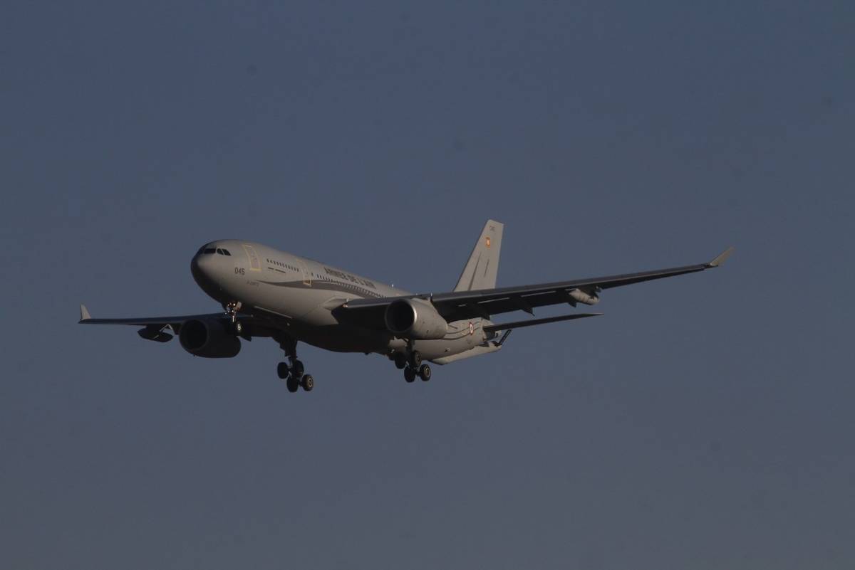 Para los reabastecimientos en vuelo, el Ejército del Aire y del Espacio francés aportó varios Airbus DS A330 MRTT, que operaron desde su base de Istres. Para los reabastecimientos en vuelo, el Ejército del Aire y del Espacio francés aportó varios Airbus DS A330 MRTT, que operaron desde su base de Istres.