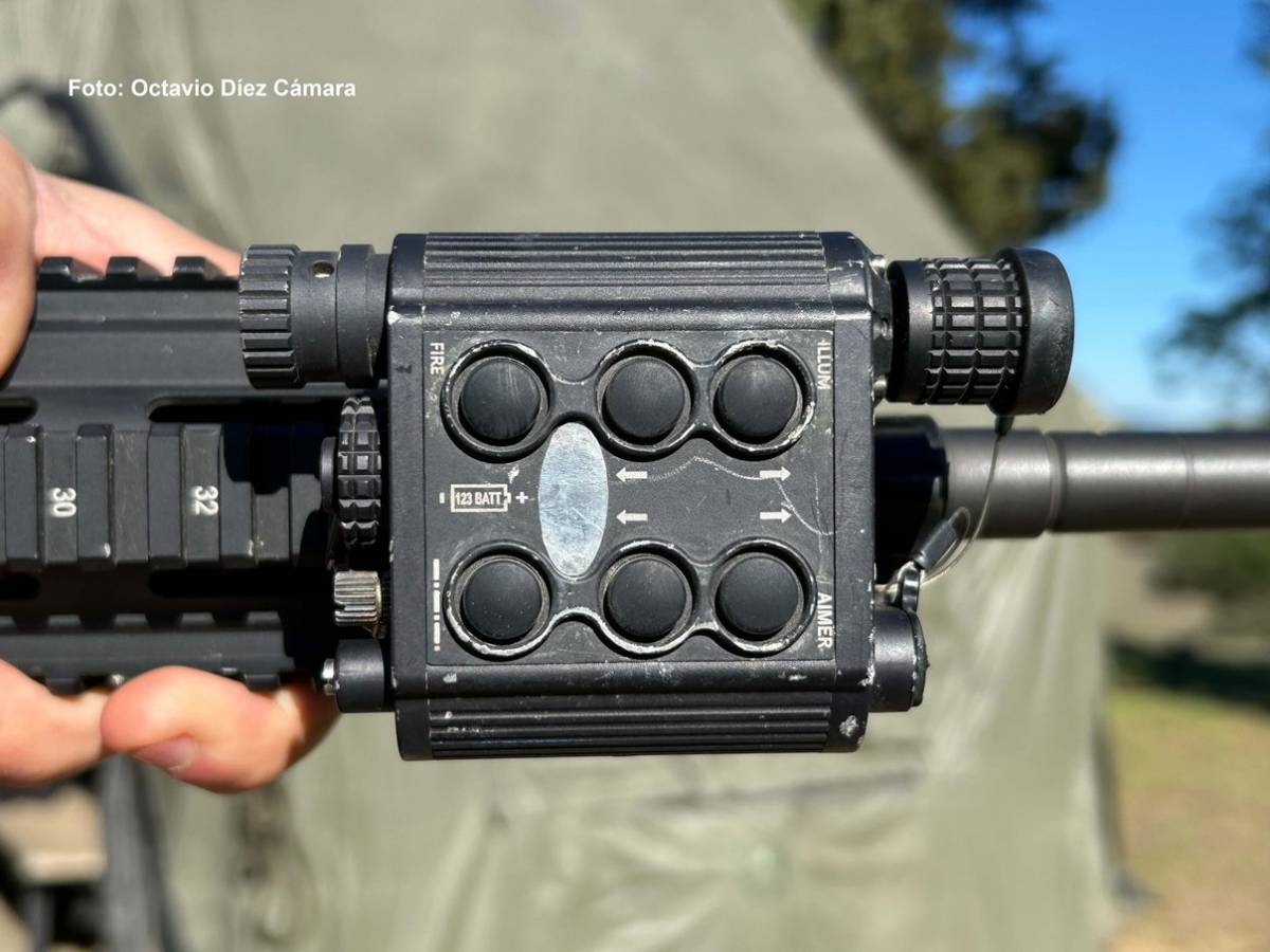 Módulo RMSAL acoplado en el guardamanos del fusil de asalto HK416 de la BRIMAR. (Octavio Díez Cámara) Módulo RMSAL acoplado en el guardamanos del fusil de asalto HK416 de la BRIMAR. (Octavio Díez Cámara)